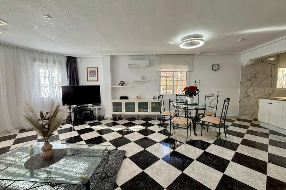 Reventa - Villa - Orihuela Costa - Playa Flamenca