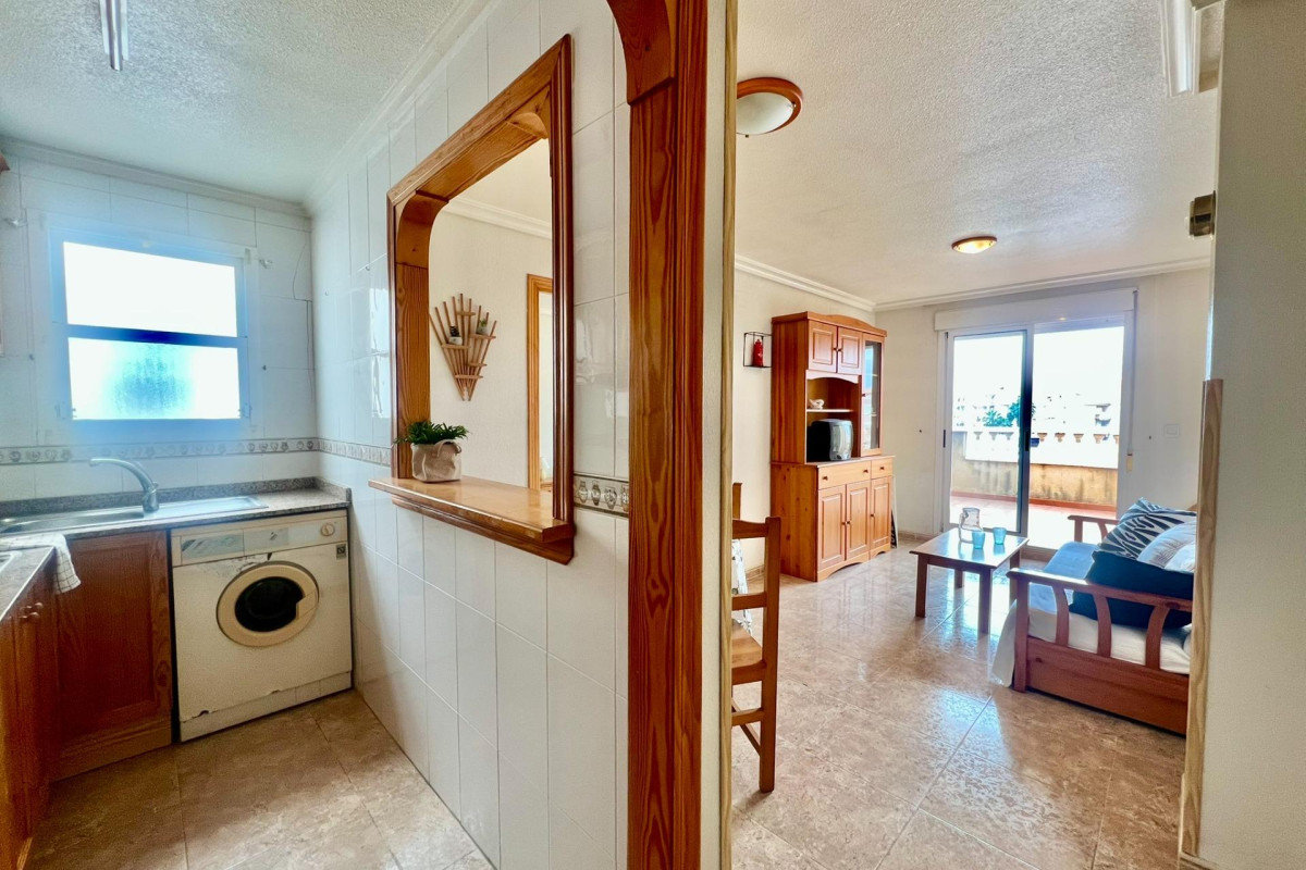 Resale - Apartment  - Torrevieja - Playa de los Locos