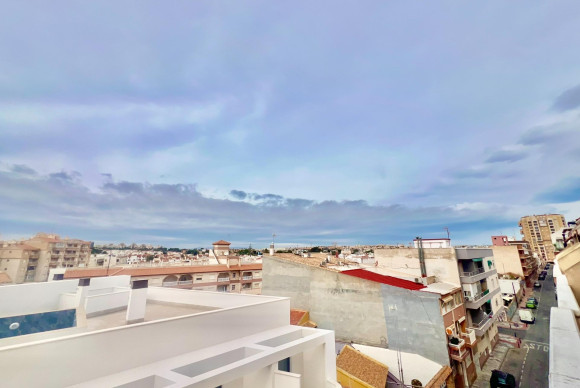 Resale - Apartment  - Torrevieja - Playa de los Locos