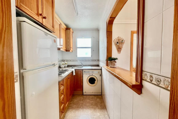 Resale - Apartment  - Torrevieja - Playa de los Locos