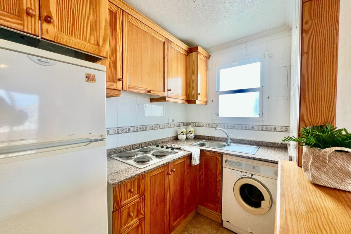 Resale - Apartment  - Torrevieja - Playa de los Locos