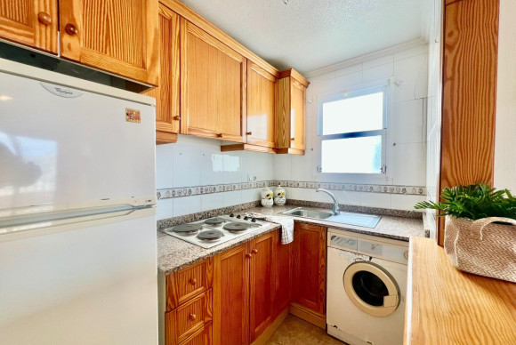 Resale - Apartment  - Torrevieja - Playa de los Locos
