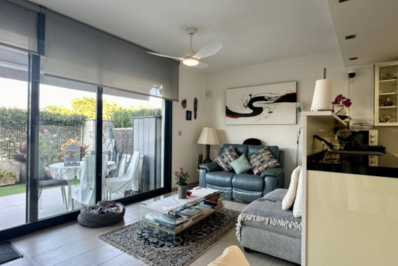 Resale - Apartment  - Orihuela Costa - Punta Prima