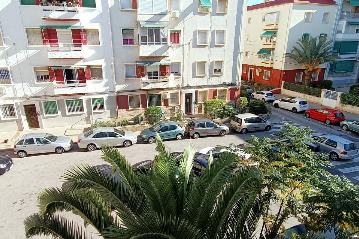Resale - Apartment  - Alicante - Garbinet-Parque de las Avenidas