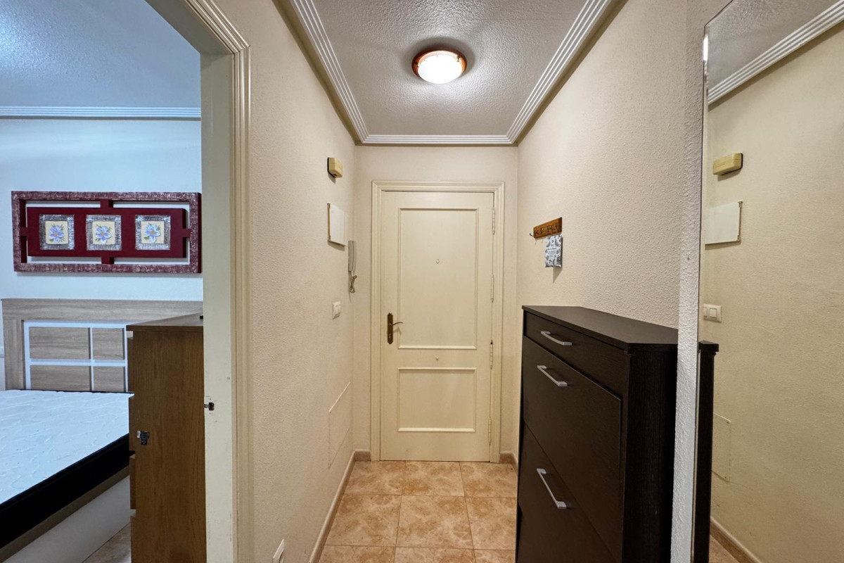 Resale - Apartment  - Torrevieja - Centro