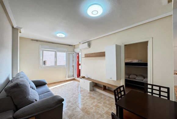 Resale - Apartment  - Torrevieja - Centro