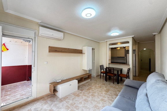 Resale - Apartment  - Torrevieja - Centro