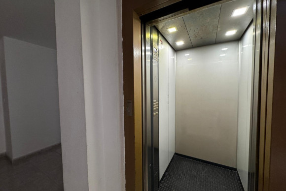 Resale - Apartment  - Torrevieja - Centro