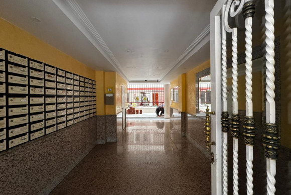 Resale - Apartment  - Torrevieja - Centro