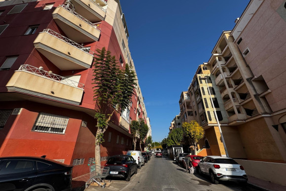 Resale - Apartment  - Torrevieja - Centro
