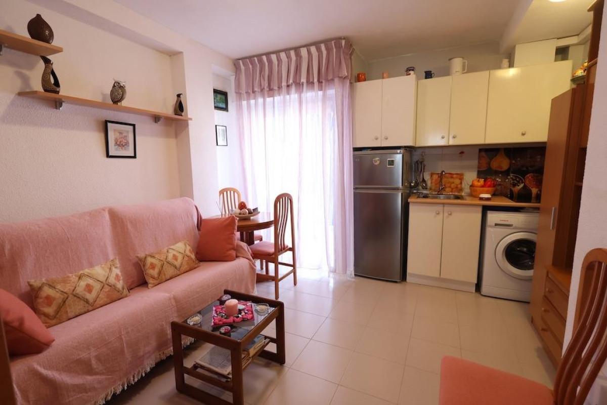 Resale - Apartment  - Torrevieja - La Mata pueblo