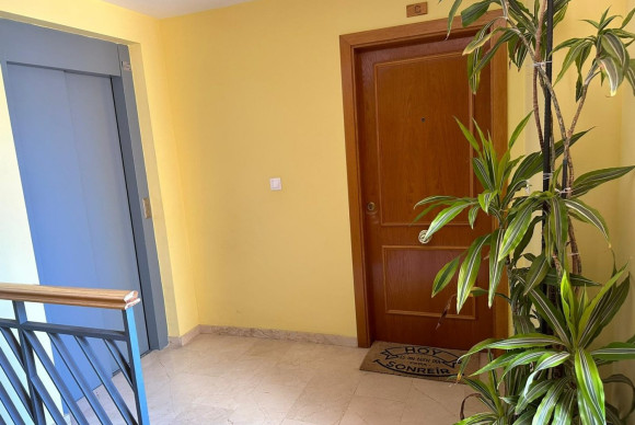 Resale - Apartment  - El Campello - Playa muchavista