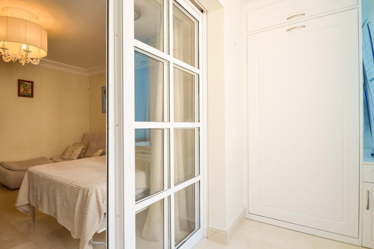 Resale - Apartment  - Torrevieja - Playa de los Locos