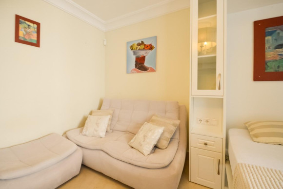 Resale - Apartment  - Torrevieja - Playa de los Locos