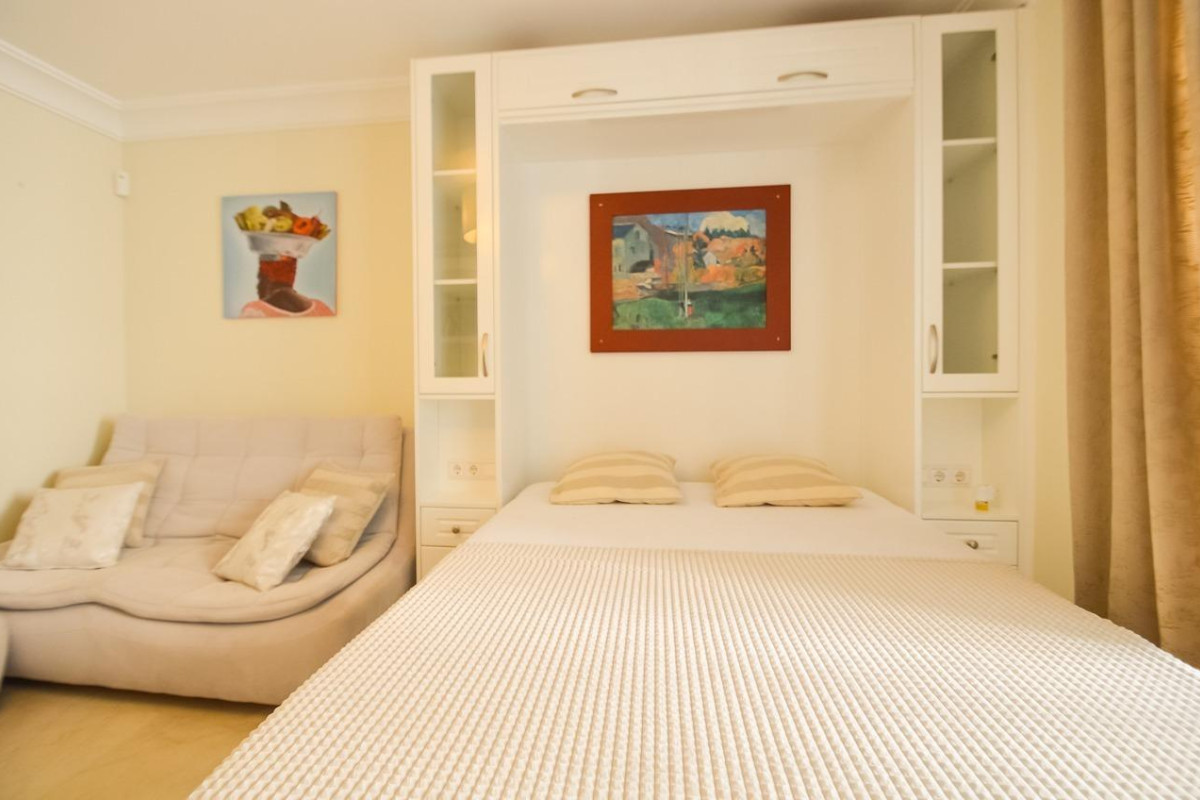 Resale - Apartment  - Torrevieja - Playa de los Locos