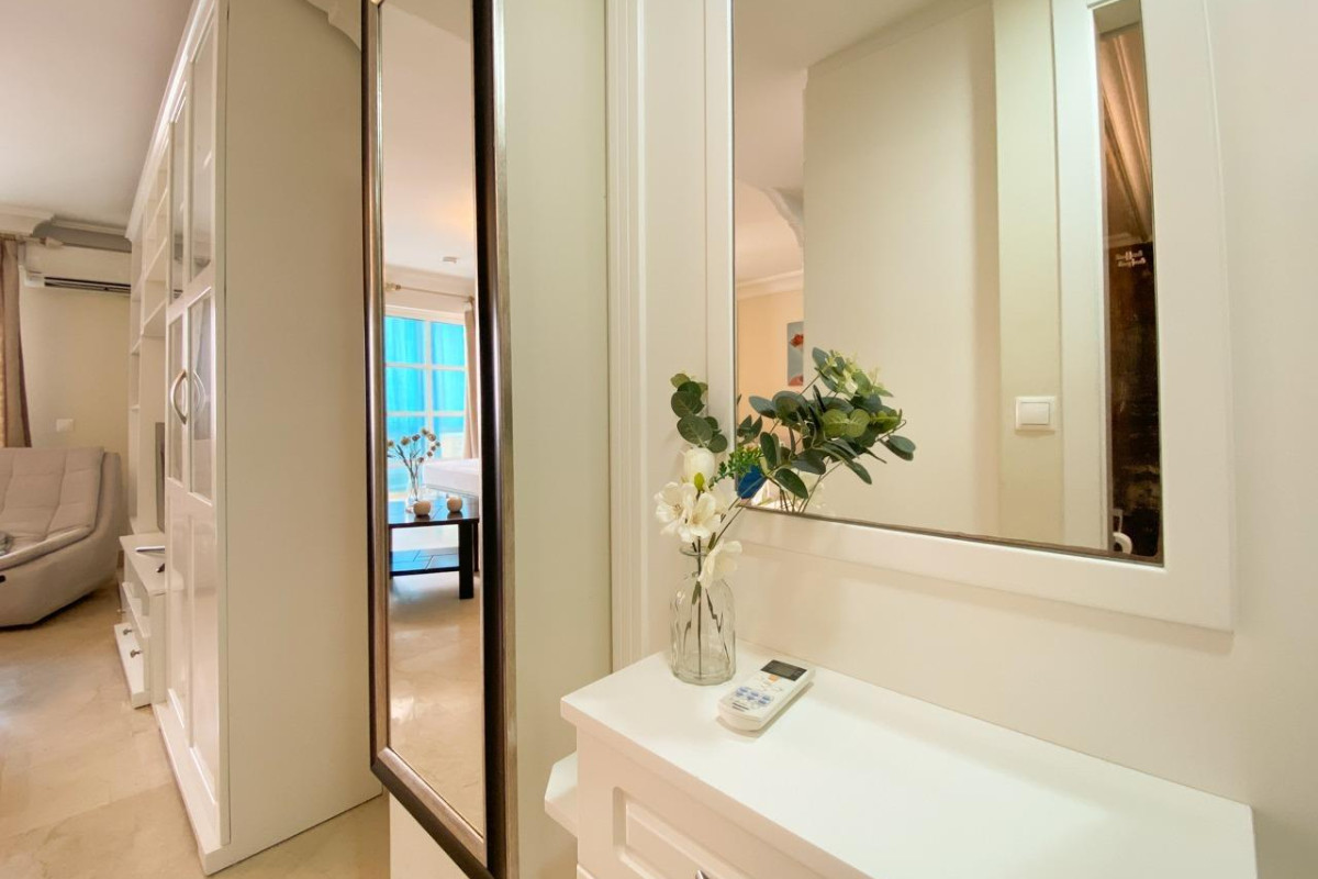 Resale - Apartment  - Torrevieja - Playa de los Locos