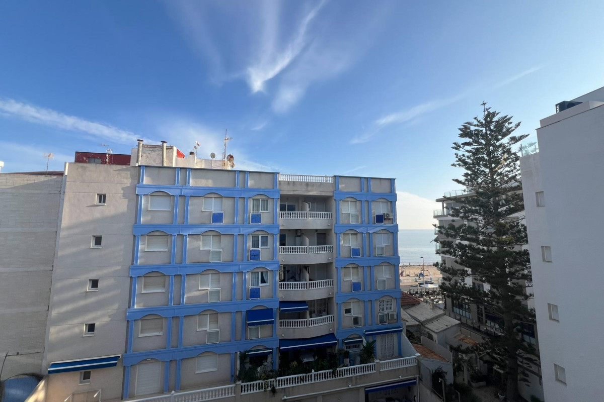 Resale - Apartment  - Torrevieja - Playa de los Locos