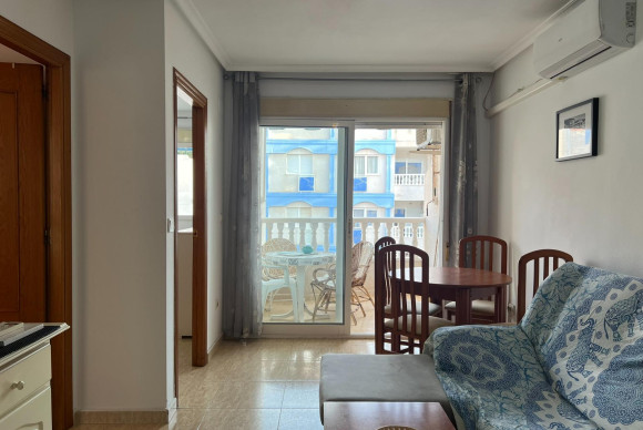 Resale - Apartment  - Torrevieja - Playa de los Locos