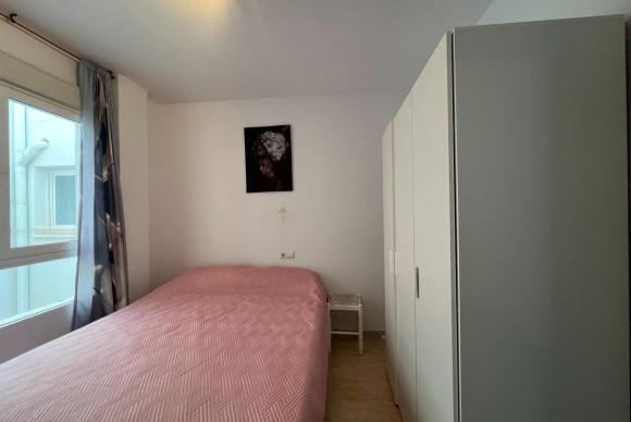 Resale - Apartment  - Torrevieja - Playa de los Locos