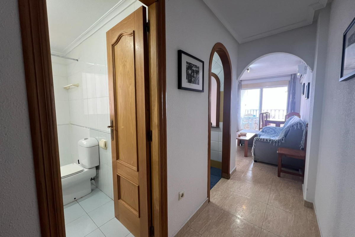 Resale - Apartment  - Torrevieja - Playa de los Locos