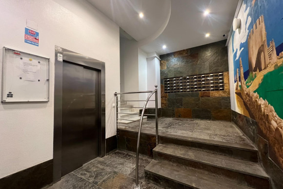 Resale - Apartment  - Torrevieja - Playa de los Locos