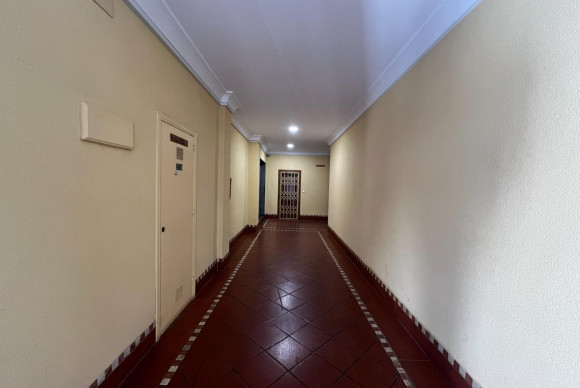 Resale - Apartment  - Torrevieja - Playa de los Locos