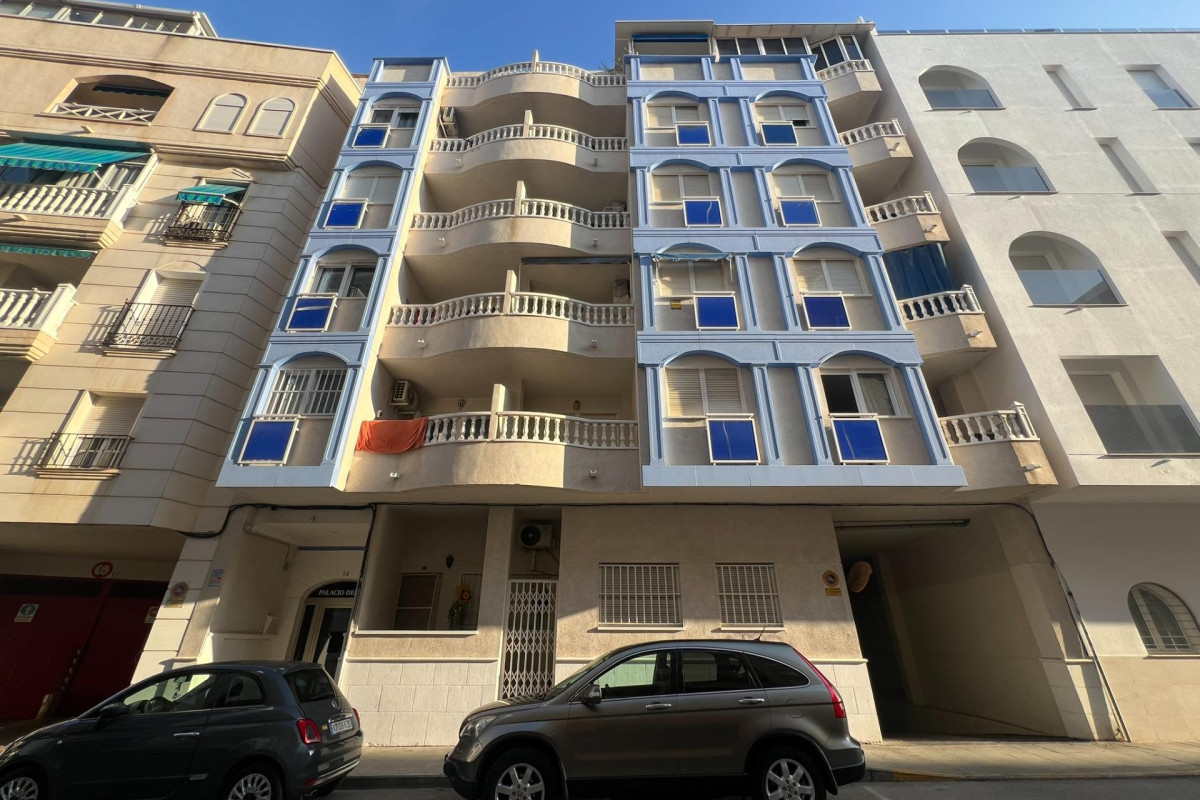 Resale - Apartment  - Torrevieja - Playa de los Locos