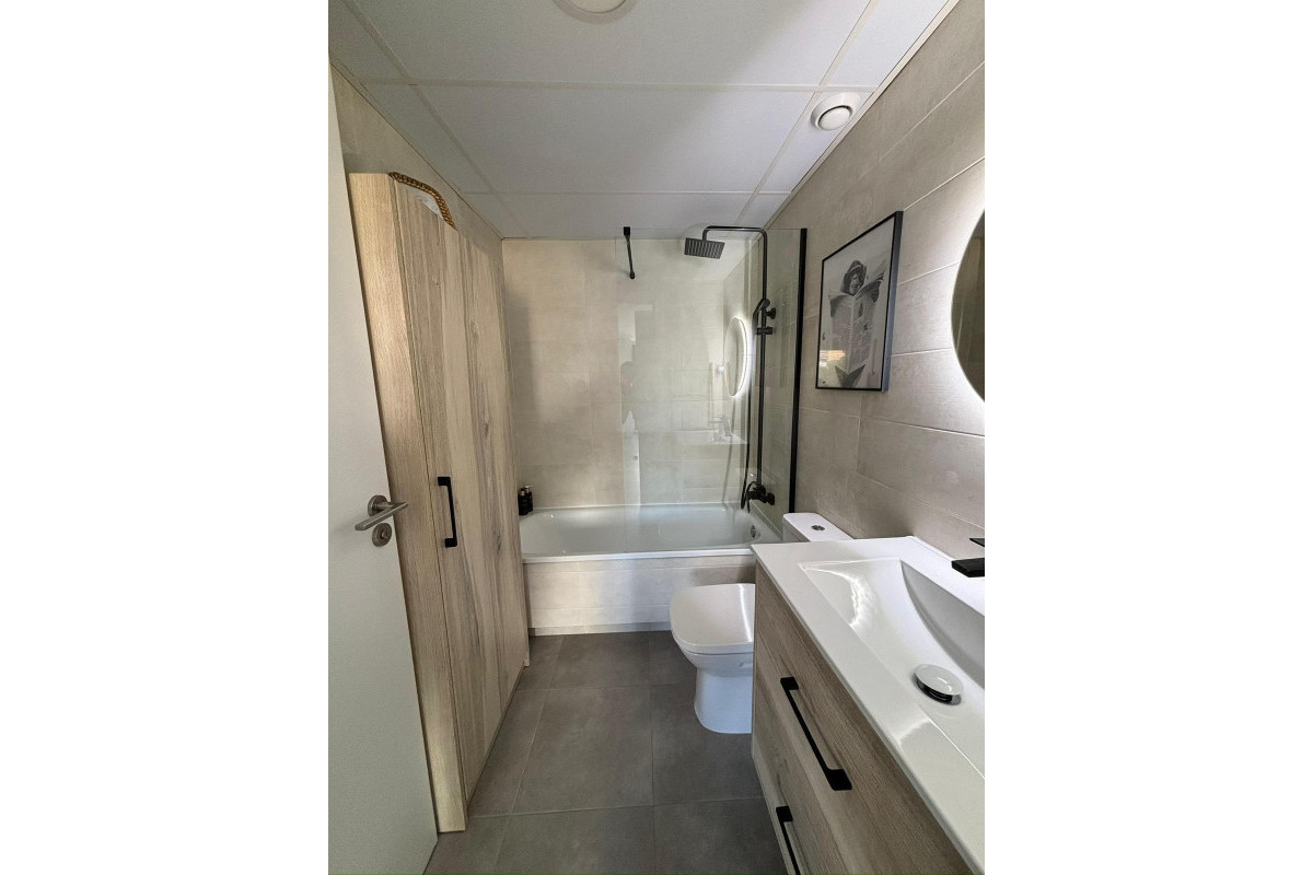 Resale - Apartment  - Alicante - Alicante Golf