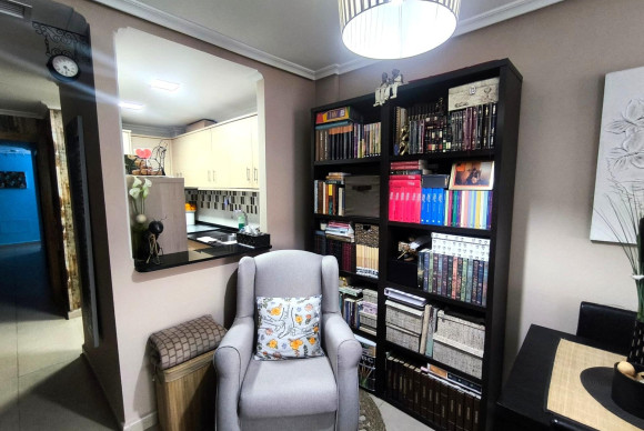 Resale - Apartment  - Torrevieja - Centro