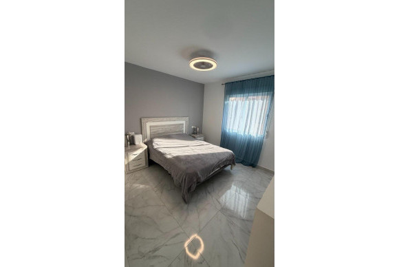 Resale - Apartment  - Torrevieja - Curva del Palangre