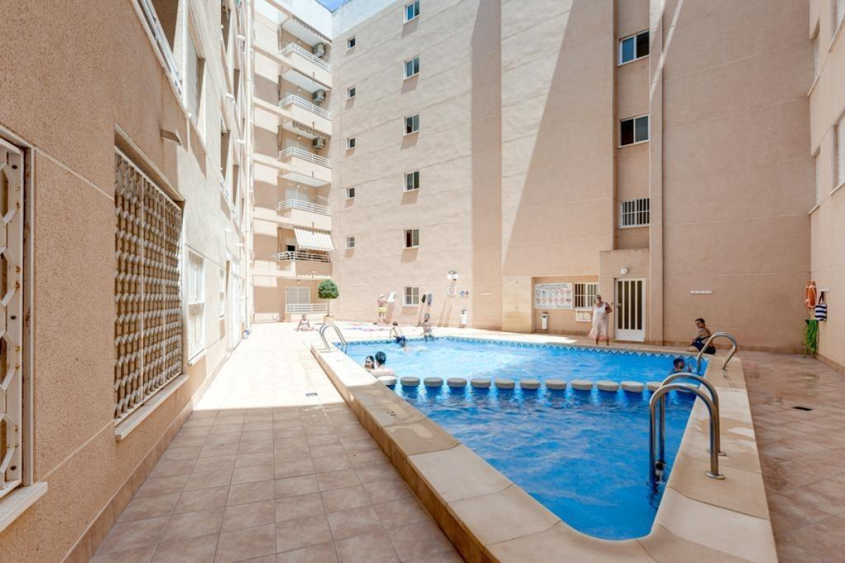 Resale - Apartment  - Torrevieja - Centro