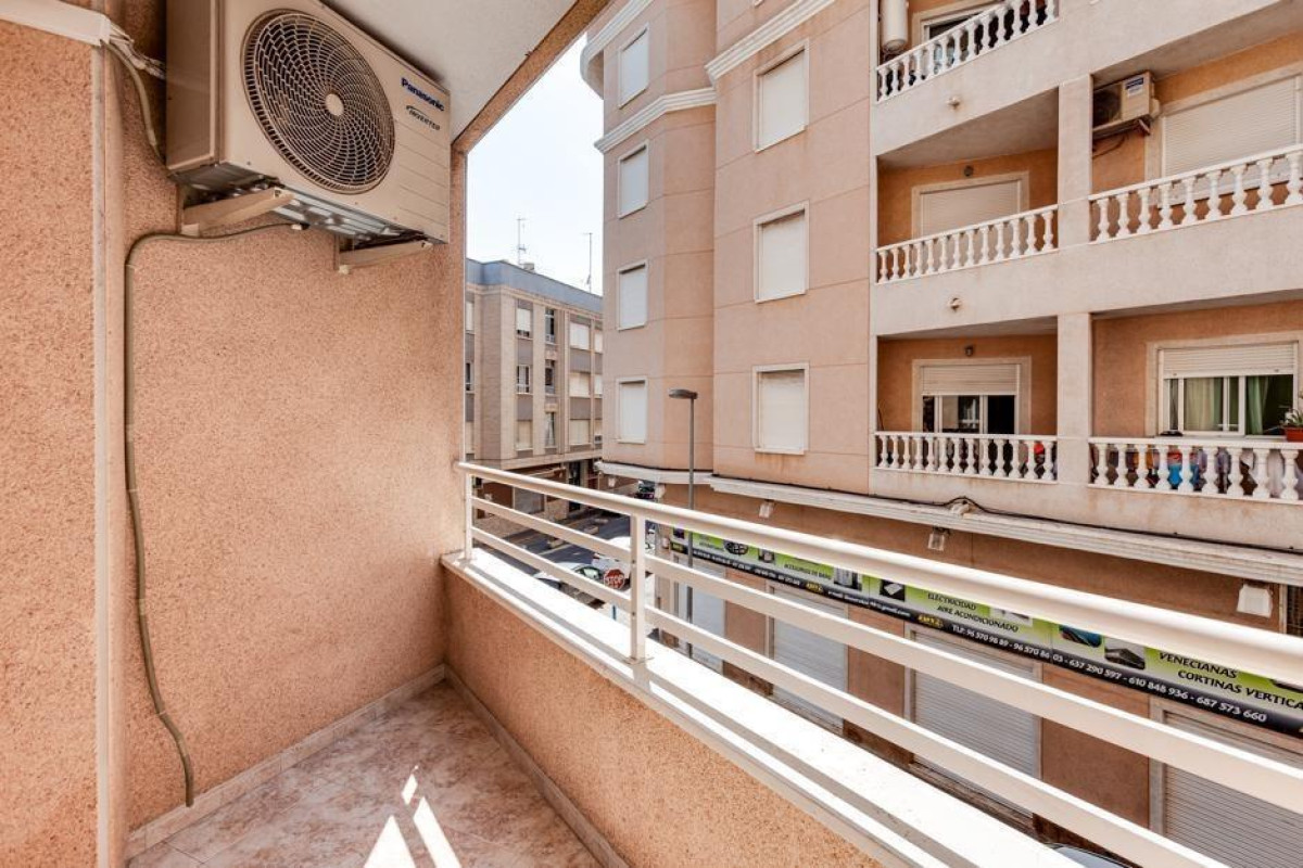 Resale - Apartment  - Torrevieja - Centro