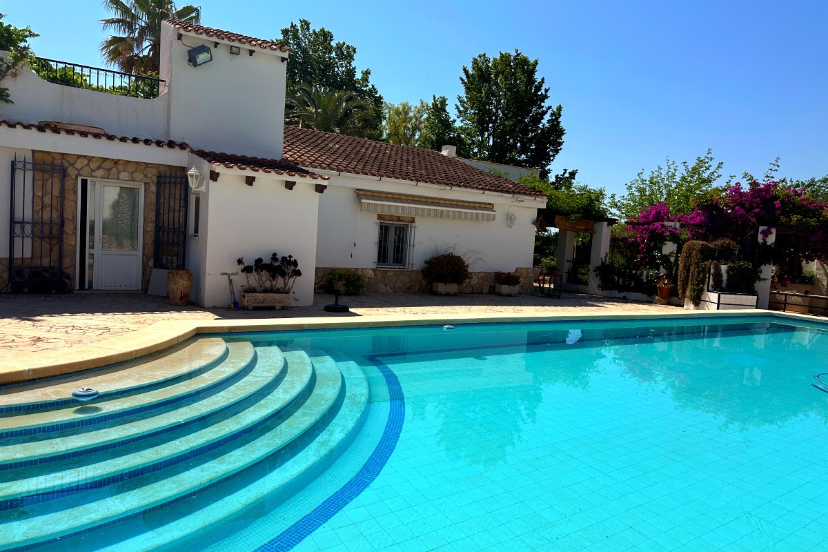 Resale - Country House - Novelda