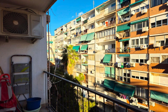 Resale - Apartment  - Alicante - Pla del bon repos