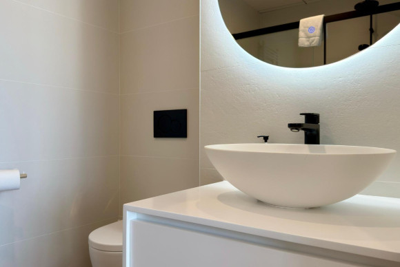 Resale - Apartment  - Villajoyosa - 1a linea