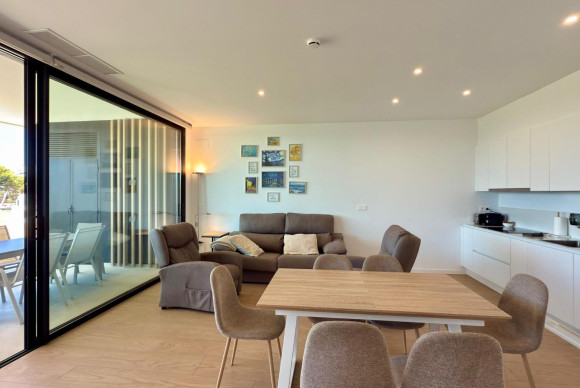 Resale - Apartment  - Villajoyosa - 1a linea