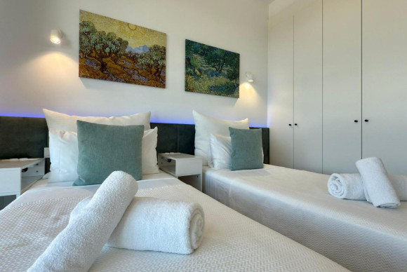 Resale - Apartment  - Villajoyosa - 1a linea