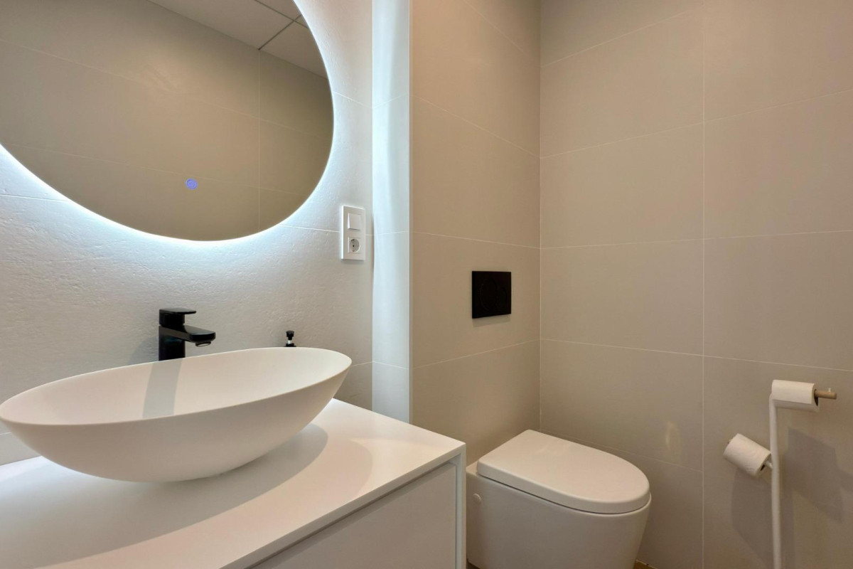 Resale - Apartment  - Villajoyosa - 1a linea