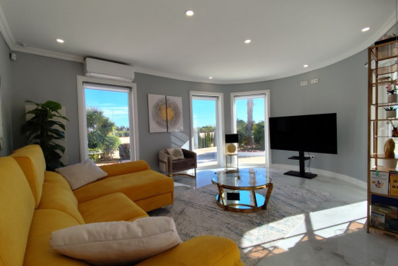 Resale - Villa - El Mudamiento