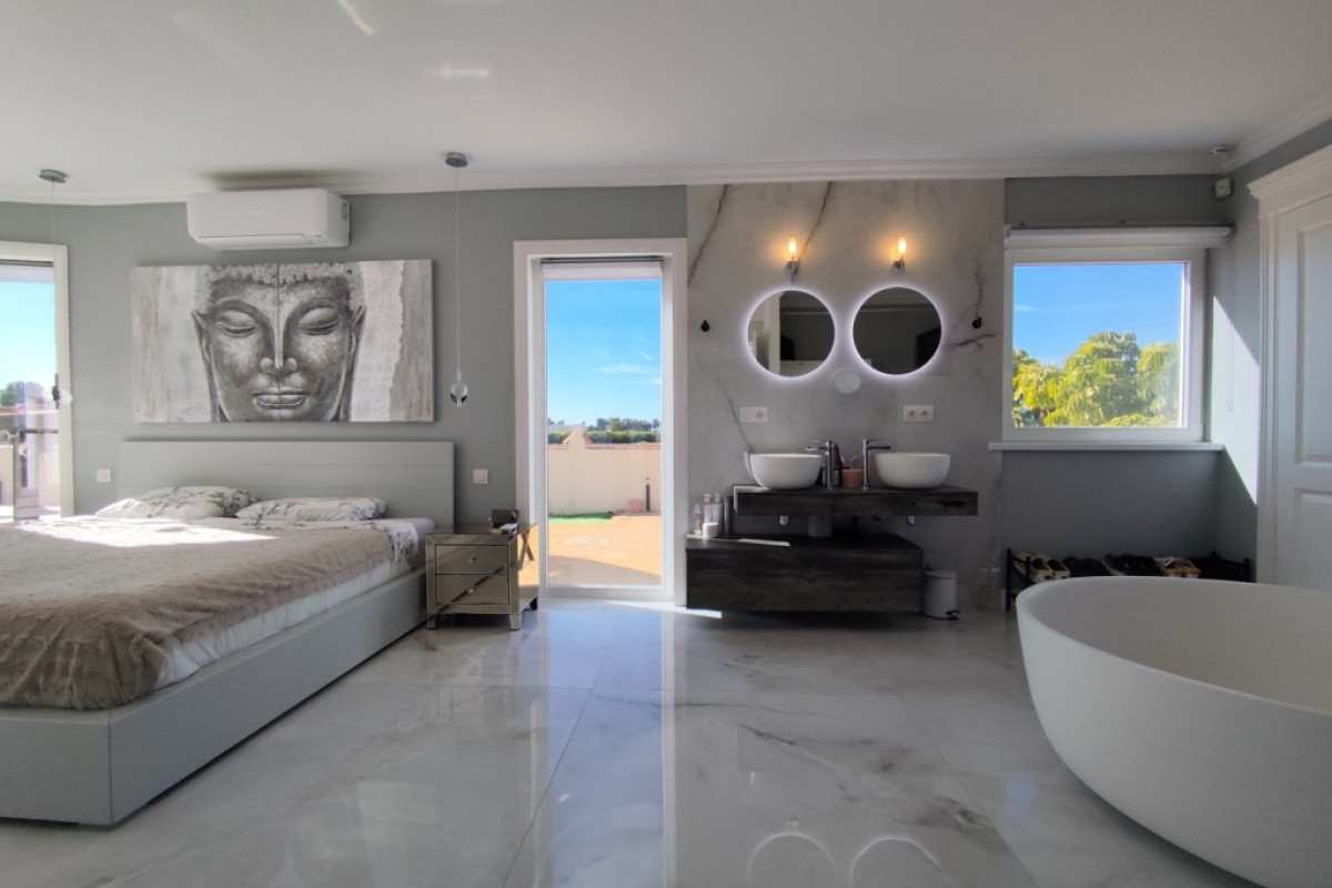 Resale - Villa - El Mudamiento