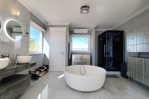 Resale - Villa - El Mudamiento