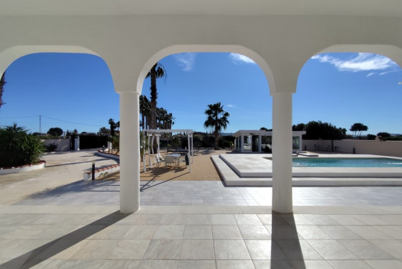 Resale - Villa - El Mudamiento