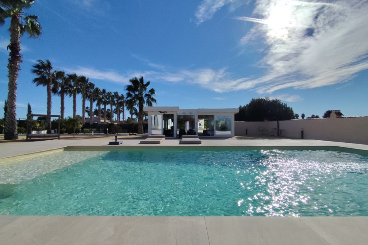 Resale - Villa - El Mudamiento