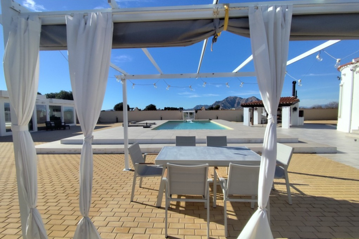 Resale - Villa - El Mudamiento