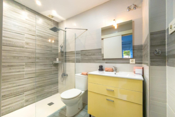 Resale - Apartment  - Torrevieja - Estacion de autobuses