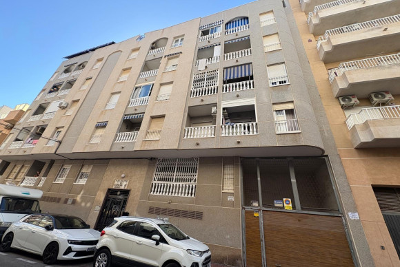 Resale - Apartment  - Torrevieja - Centro