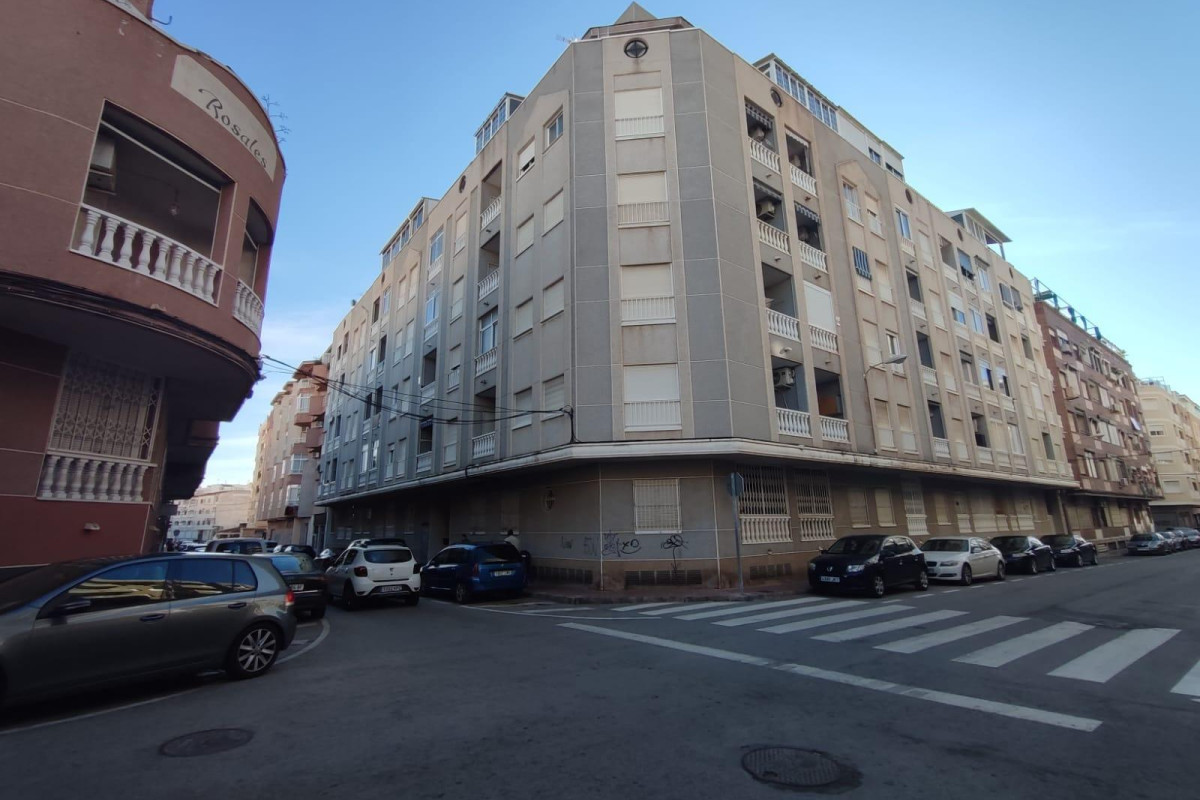 Resale - Apartment  - Torrevieja - Playa de los Locos