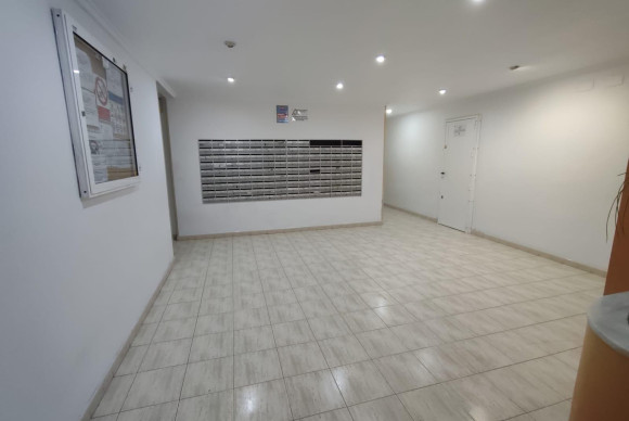 Resale - Apartment  - Torrevieja - Playa de los Locos
