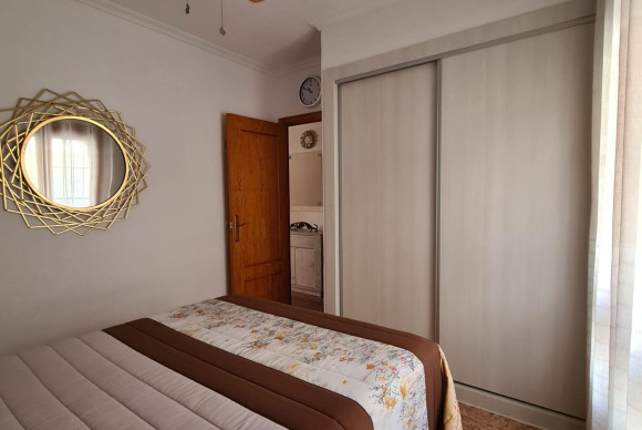 Resale - Apartment  - Torrevieja - Estacion de autobuses