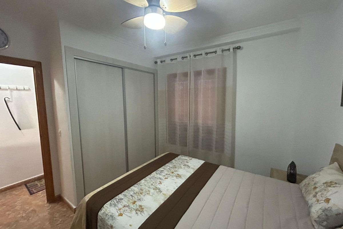 Resale - Apartment  - Torrevieja - Estacion de autobuses